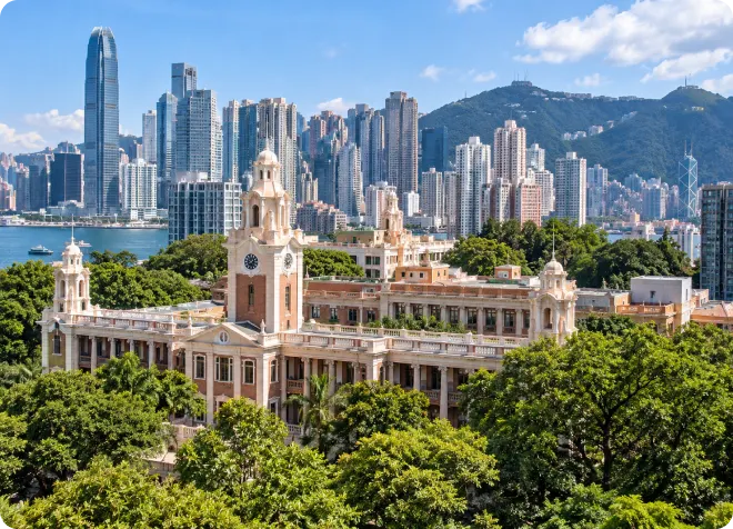 香港大学校园钟楼全景